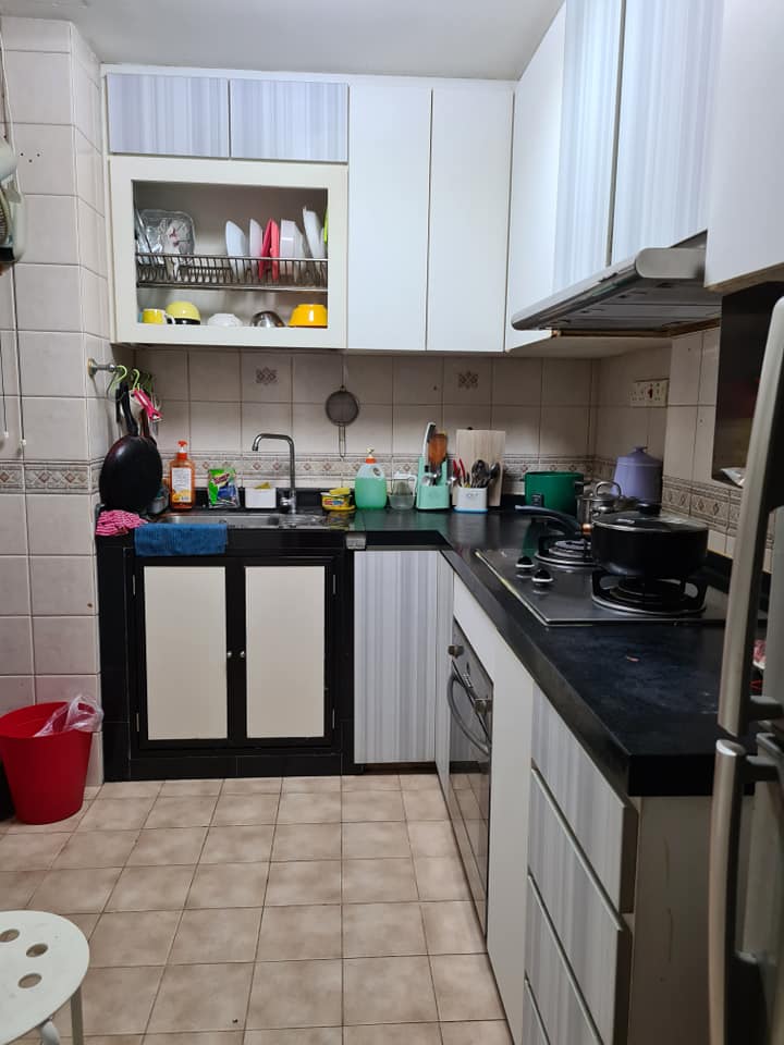 Looking for a Filipino male room mate