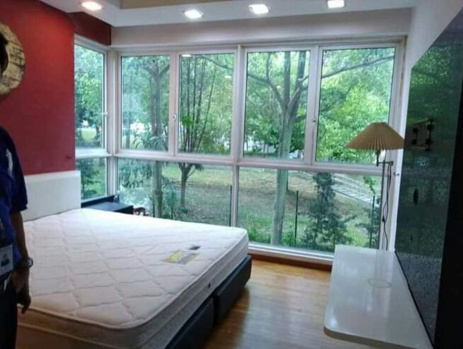 Master’s bedroom for rent @ The Esparis Condo
