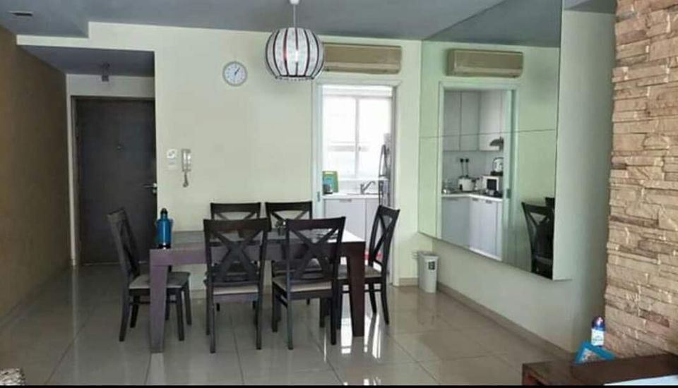 Master’s bedroom for rent @ The Esparis Condo