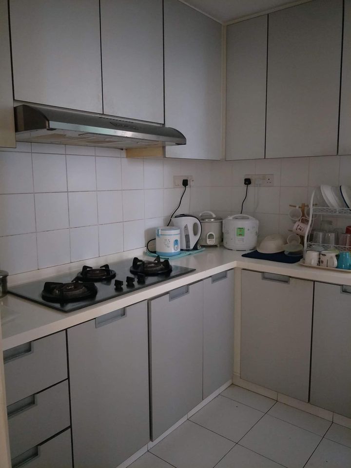 Master’s bedroom for rent @ The Esparis Condo