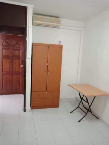 Common room for rent at Hougang Ave 8