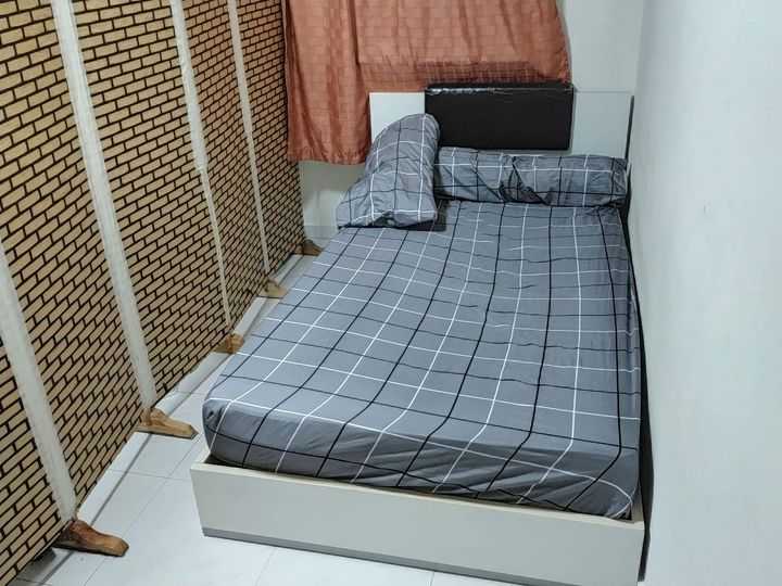 Looking for MALE professional Room sharing