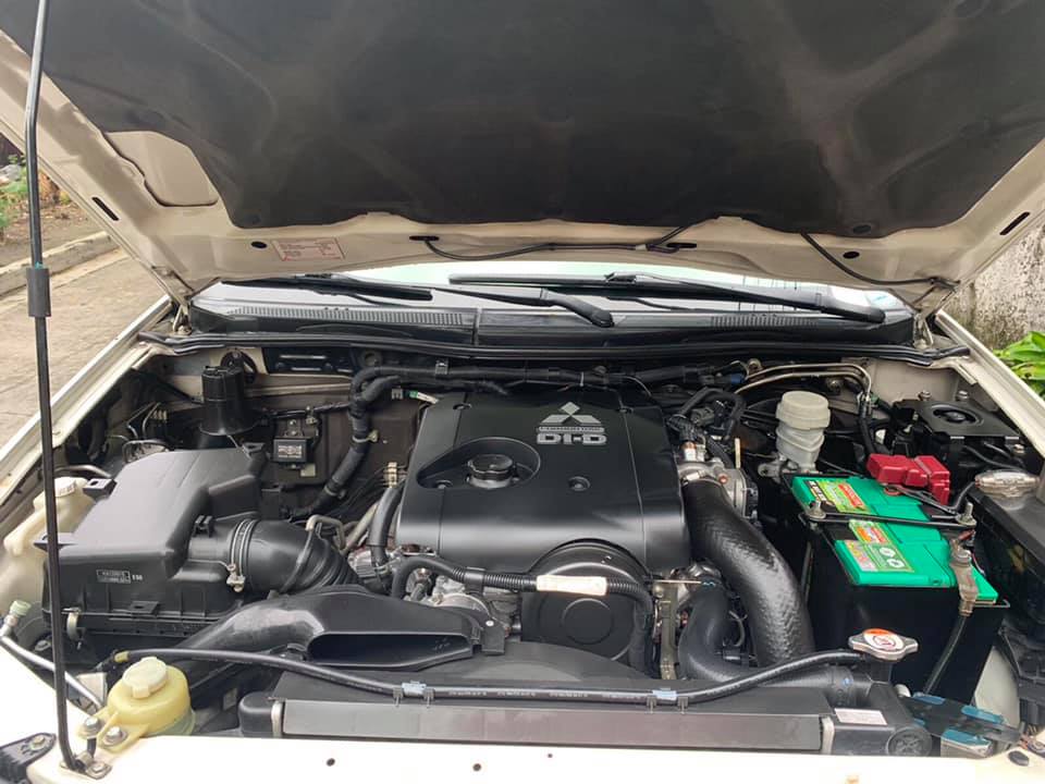 Montero 2015 GLX manual acquired 2016