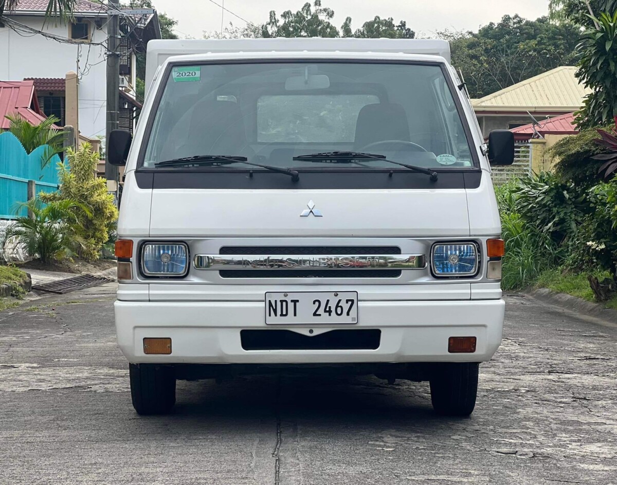 2016 MITSUBISHI L300 FB DELUXE DUAL AC M/T