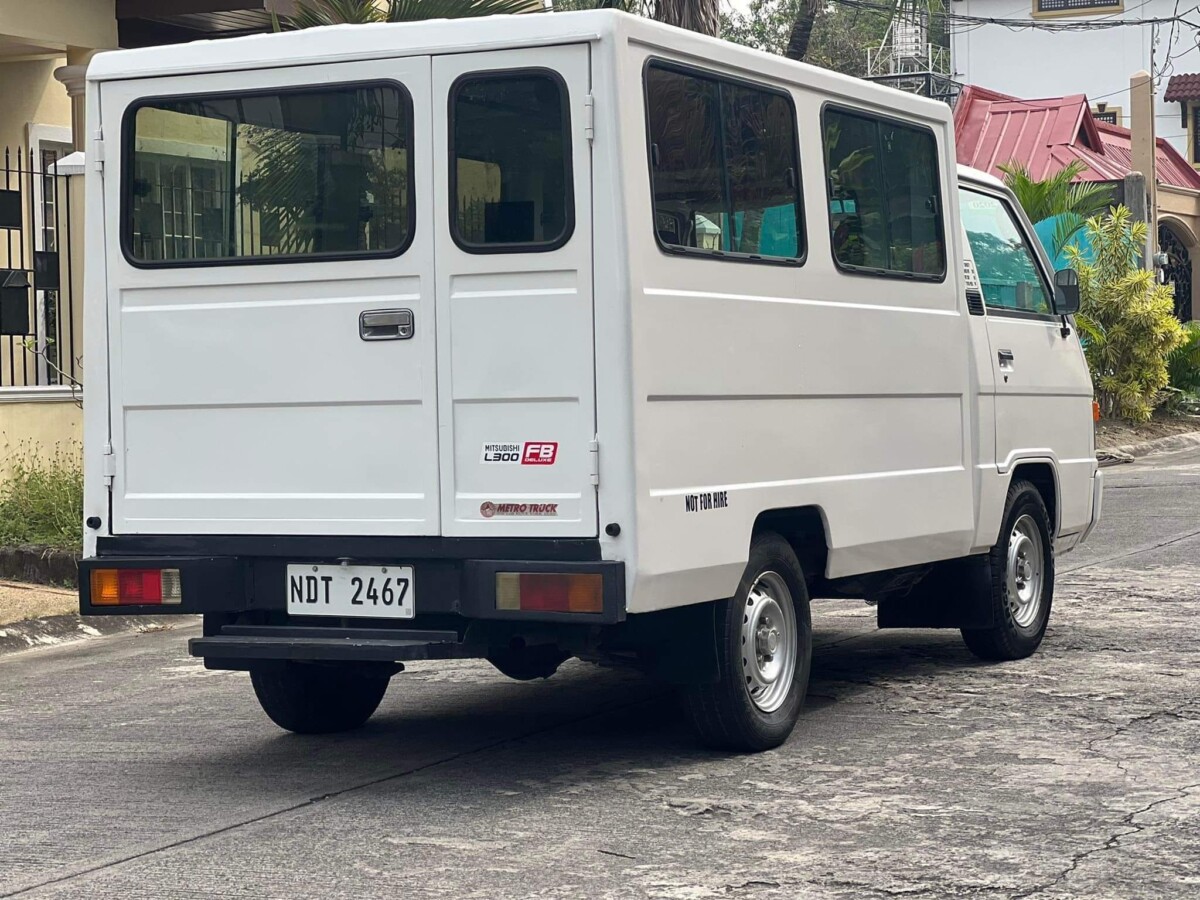 2016 MITSUBISHI L300 FB DELUXE DUAL AC M/T