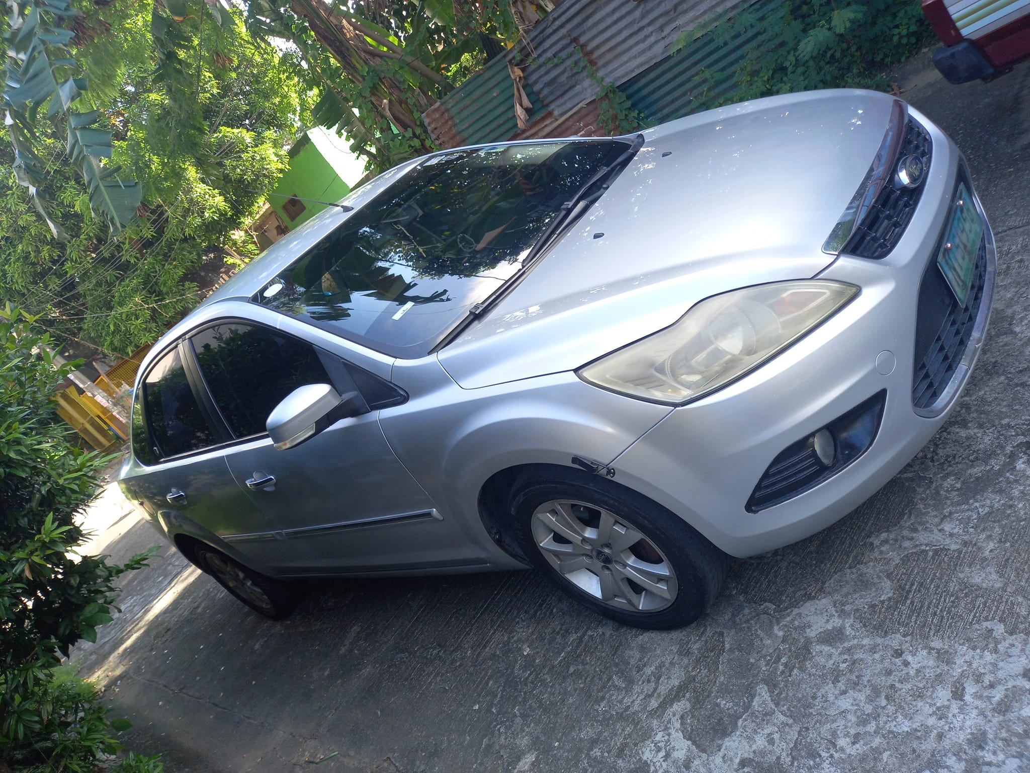 Ford focus sedan 2010 model