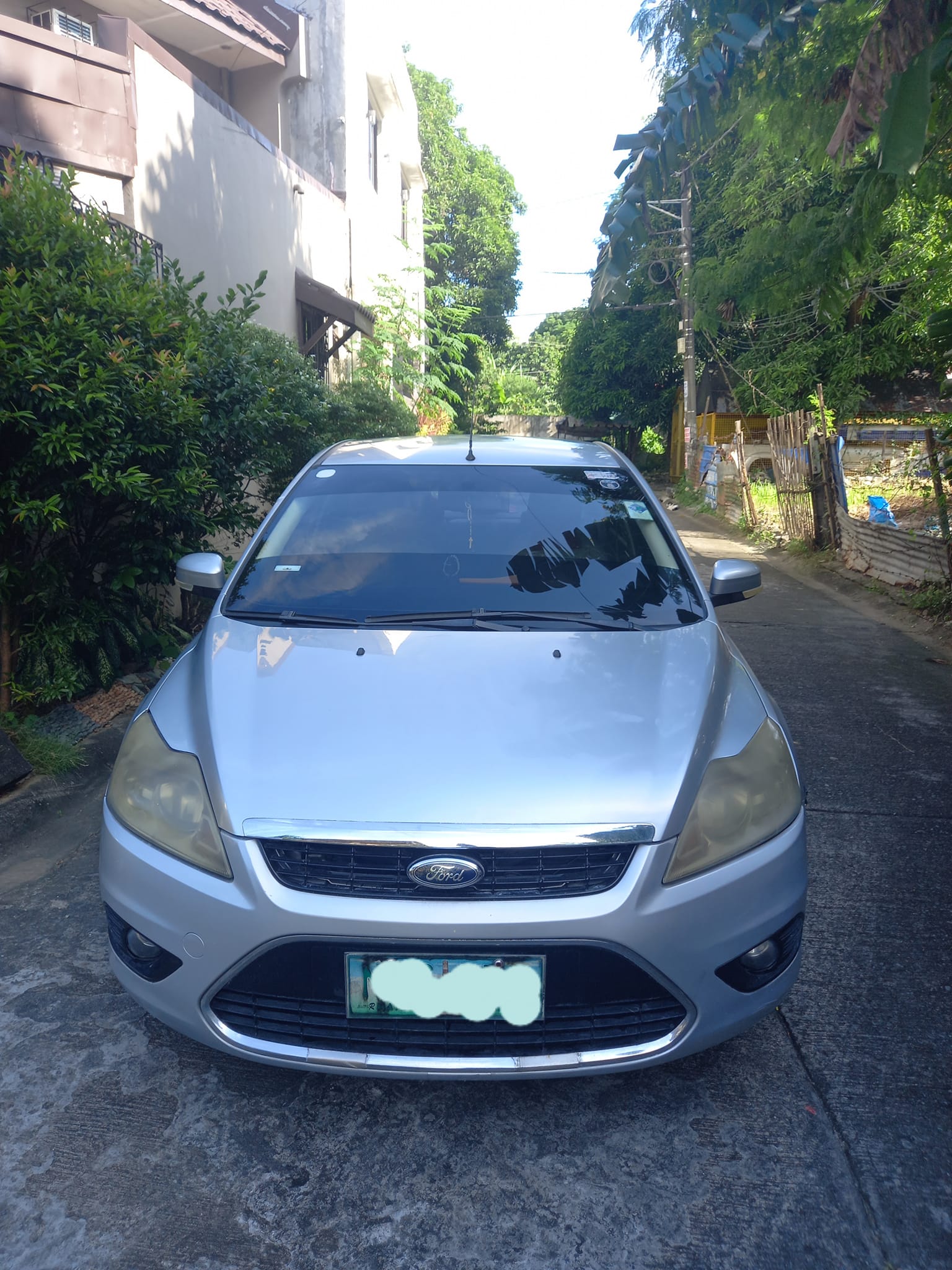 Ford focus sedan 2010 model