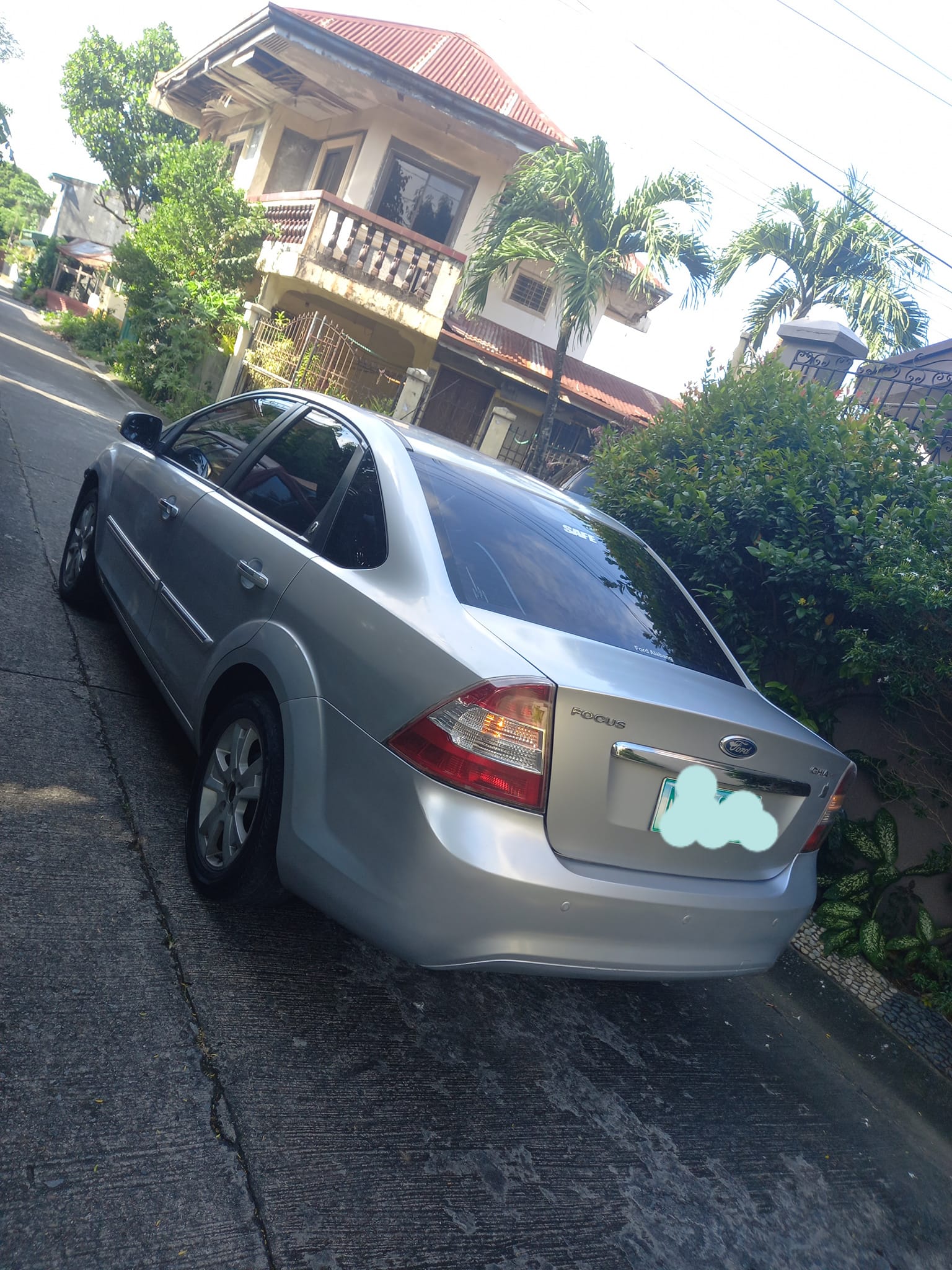 Ford focus sedan 2010 model