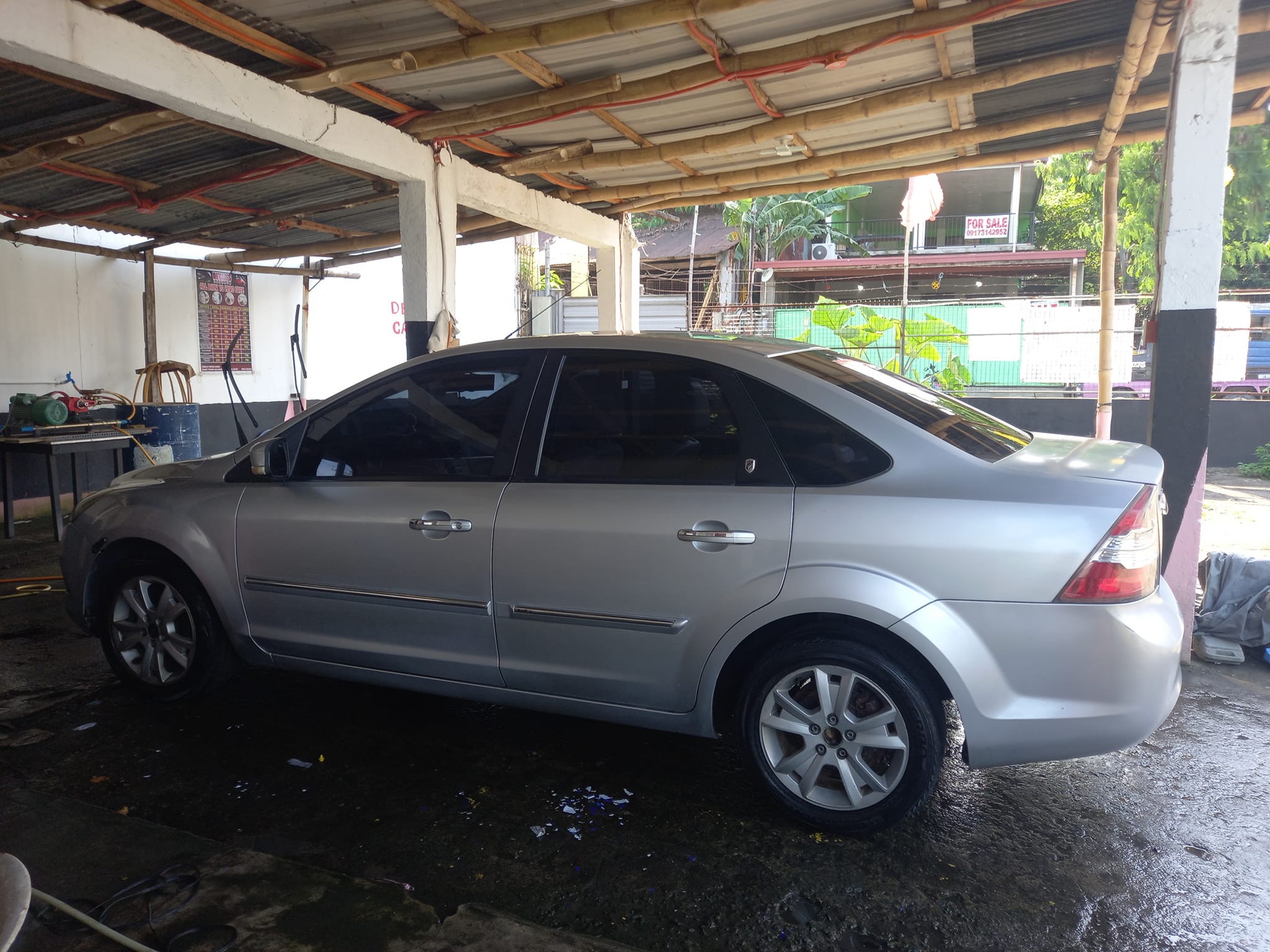 Ford focus sedan 2010 model