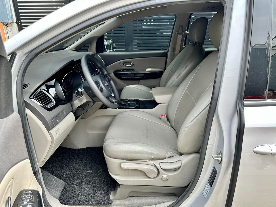 2018 Kia Grand Carnival EX AT Diesel