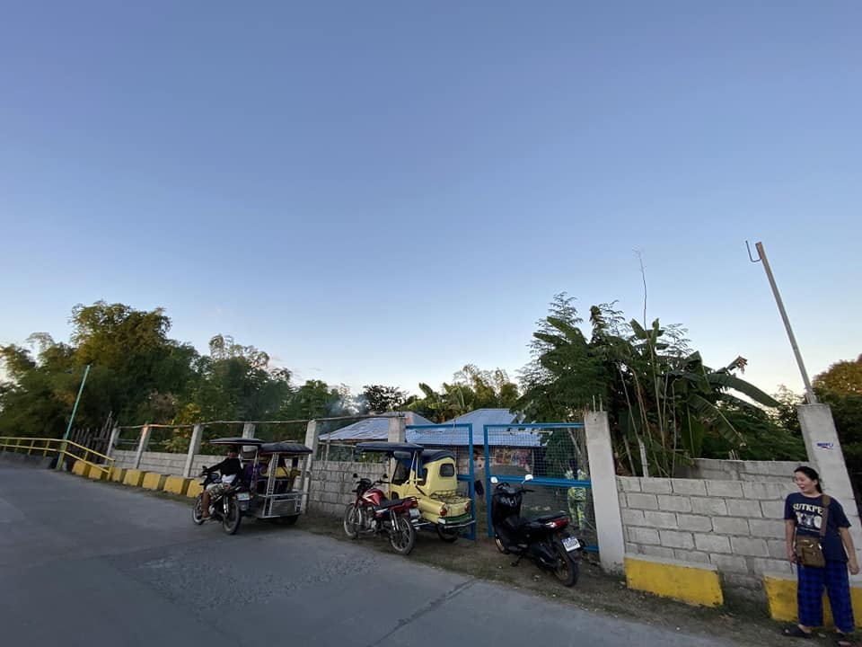 May resthouse na at sariling poso