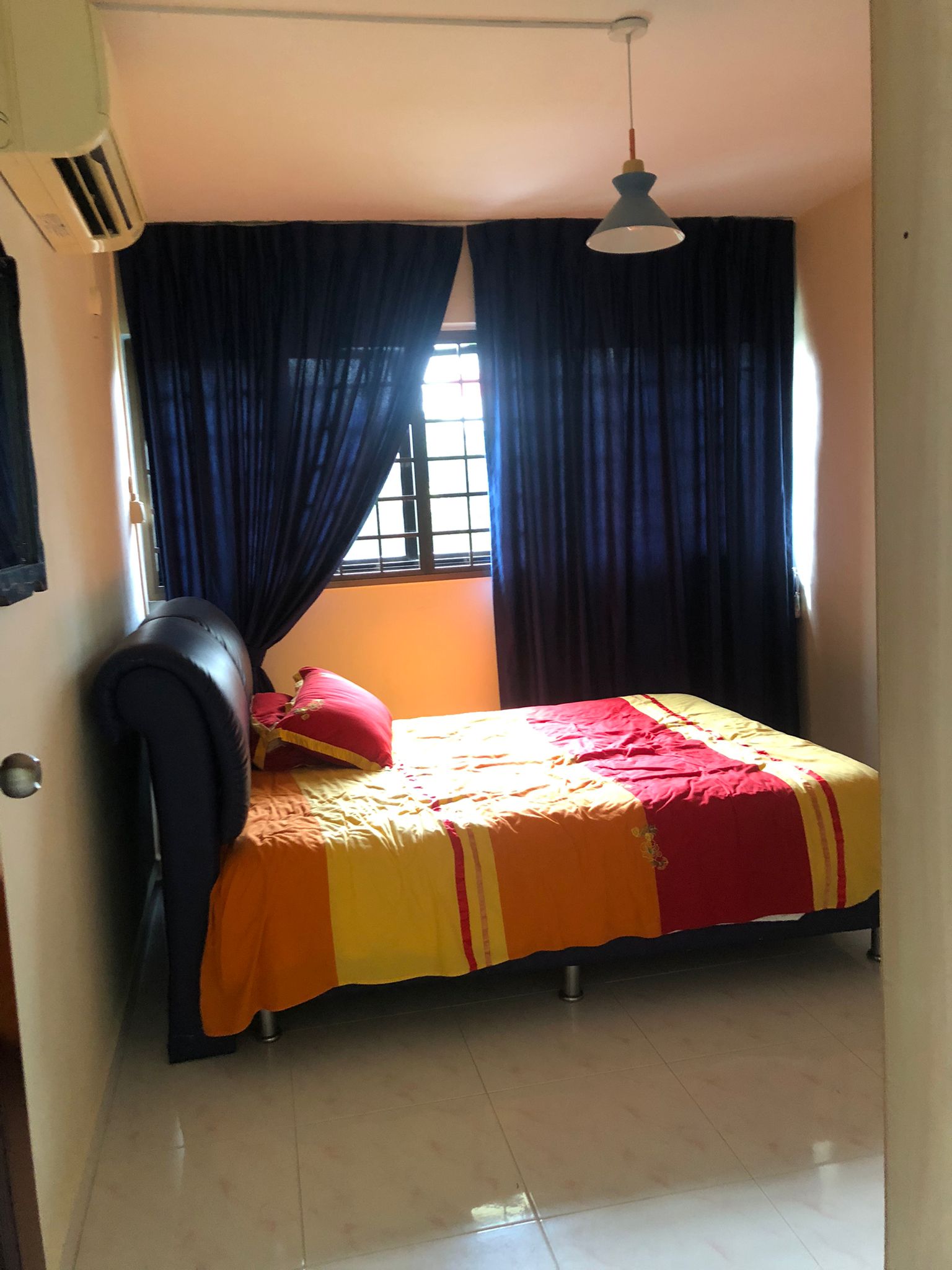 AVAILABLE COMMON ROOM for 1 FEMALE only