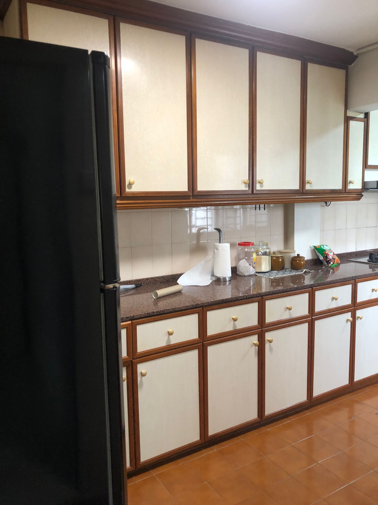 AVAILABLE COMMON ROOM for 1 FEMALE only