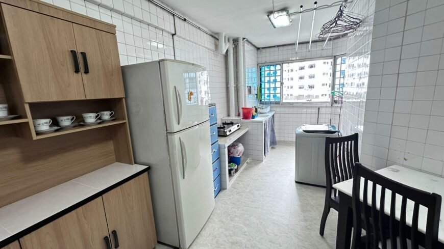 Looking for 1 more female tenant for our Common Room (share) near Lakeside MRT!