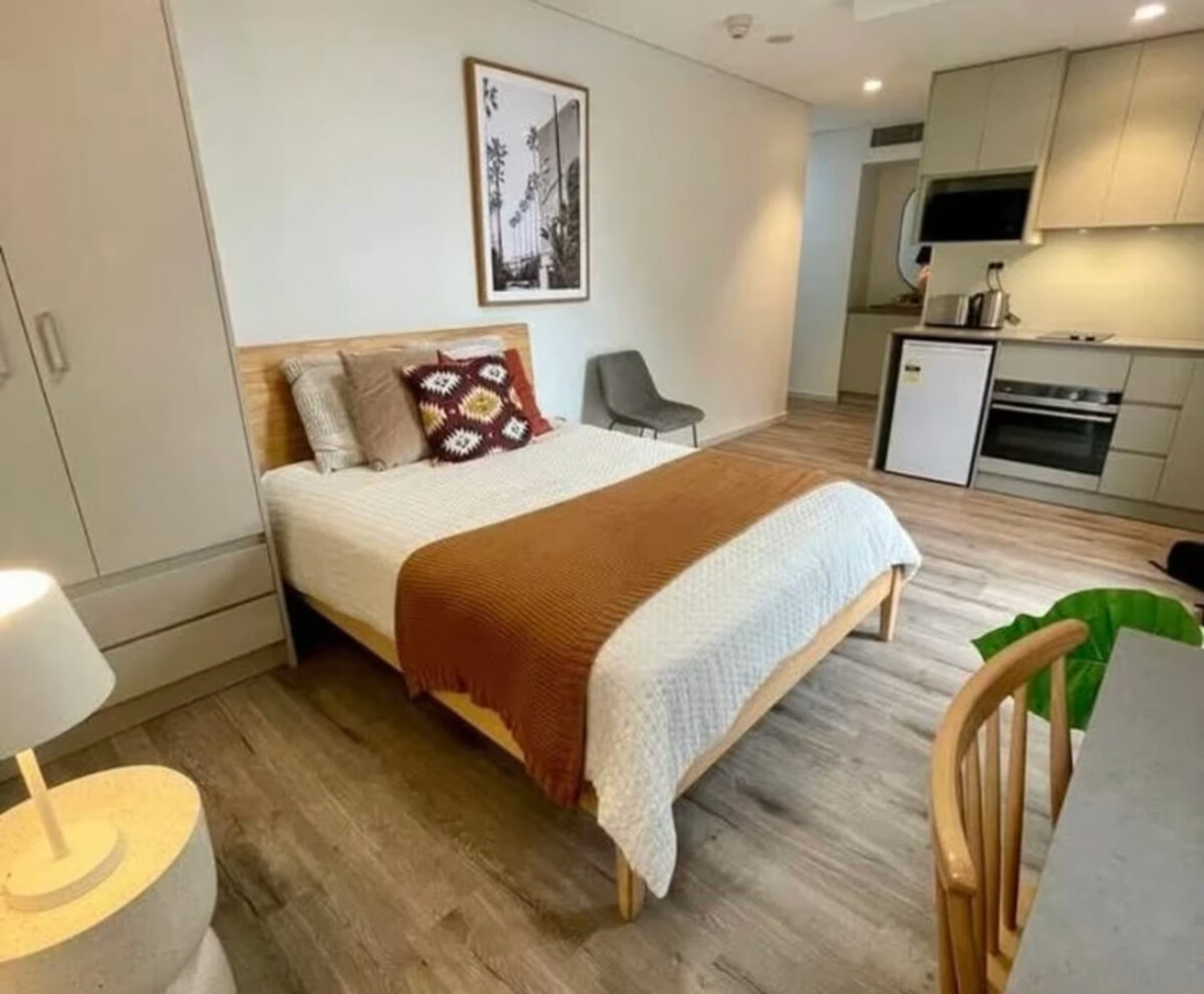 Fully Furnished Studio Room for Rent – 106 Jurong East Street 13, Singapore 600106